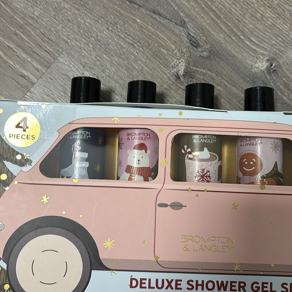 Deluxe Shower Gel Gift Set NEW Christmas Holiday Themed - Picture 2 of 4